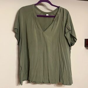 Old navy V neck blouse
